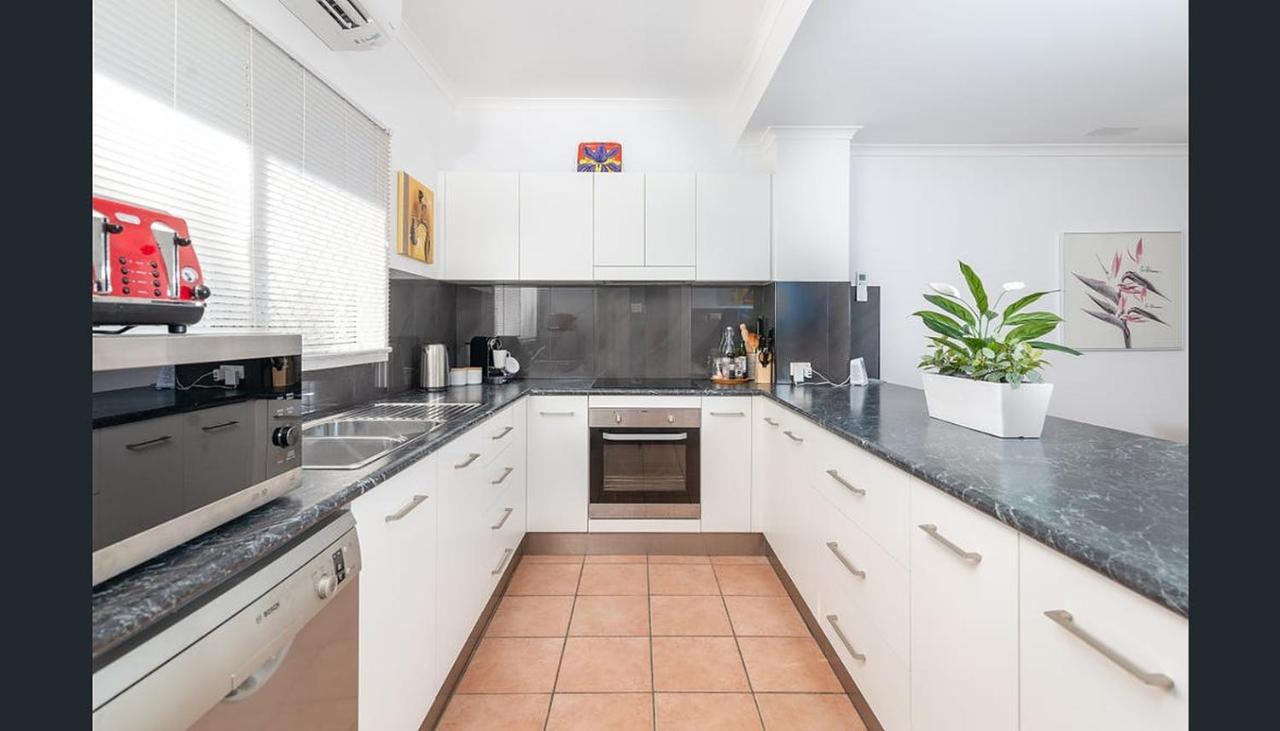 Modern 2 Bedroom Townhouse - Four Mile Beach Escapes Порт-Дуглас Екстер'єр фото
